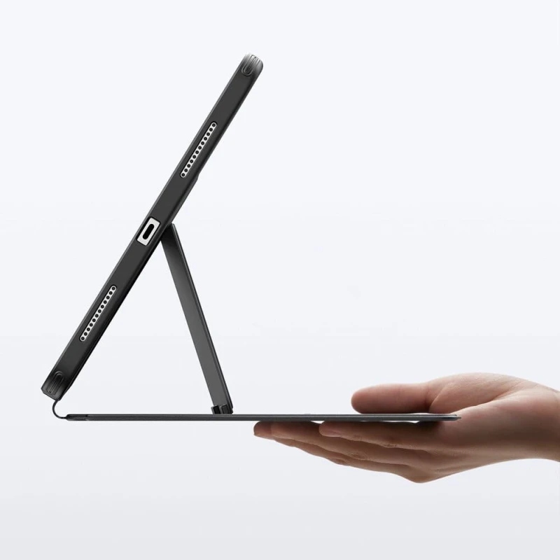 6-etui-na-ipad-esr-flip-hybrid-czarny-lifestyle-5.jpg